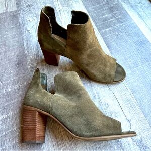 Steve Madden Nami Olive Suede Peep Toe Booties Block Heel Size 8